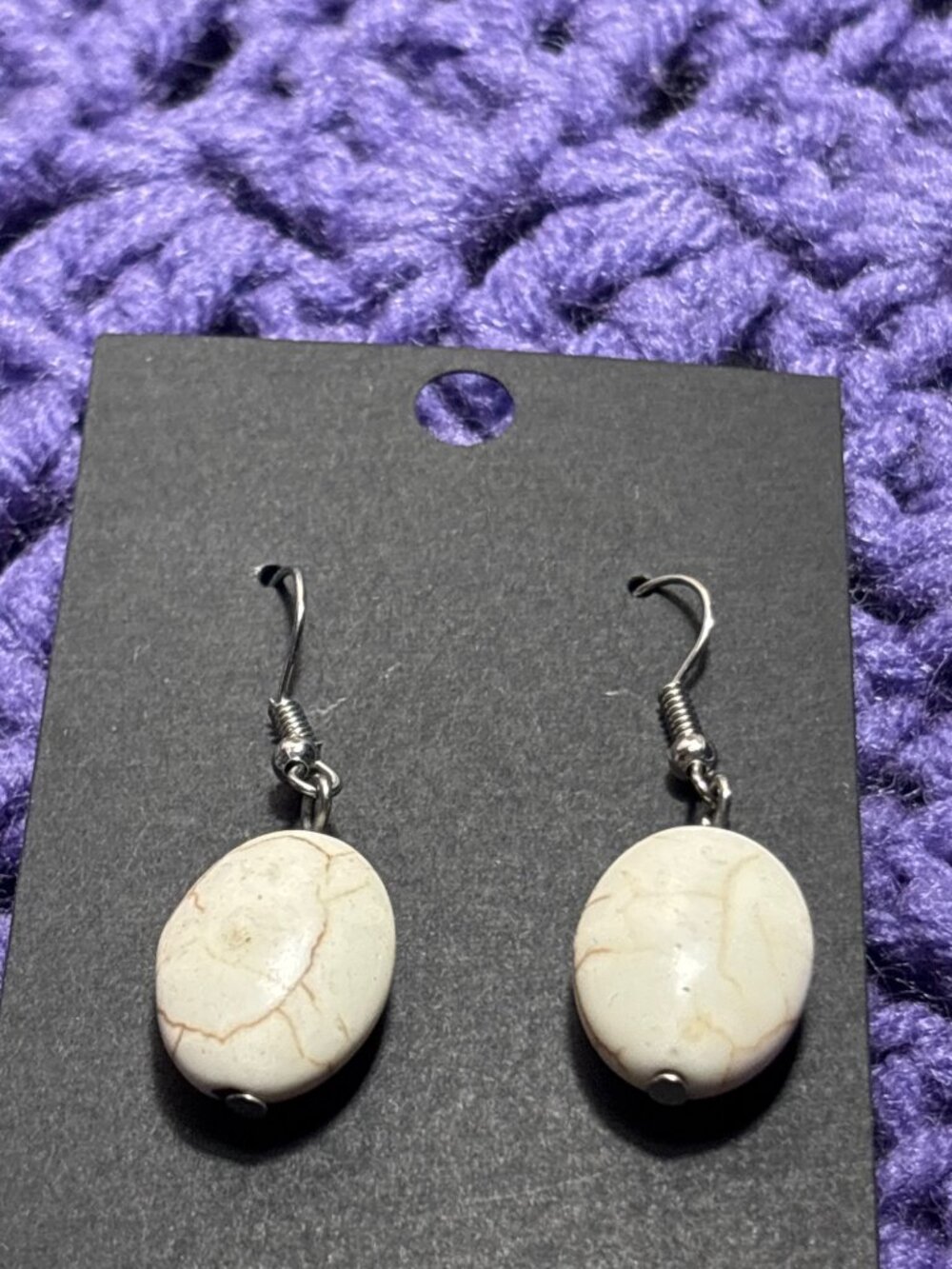 Howlite Stone Dangle Earrings Silvertone Hooks 0.75 inch